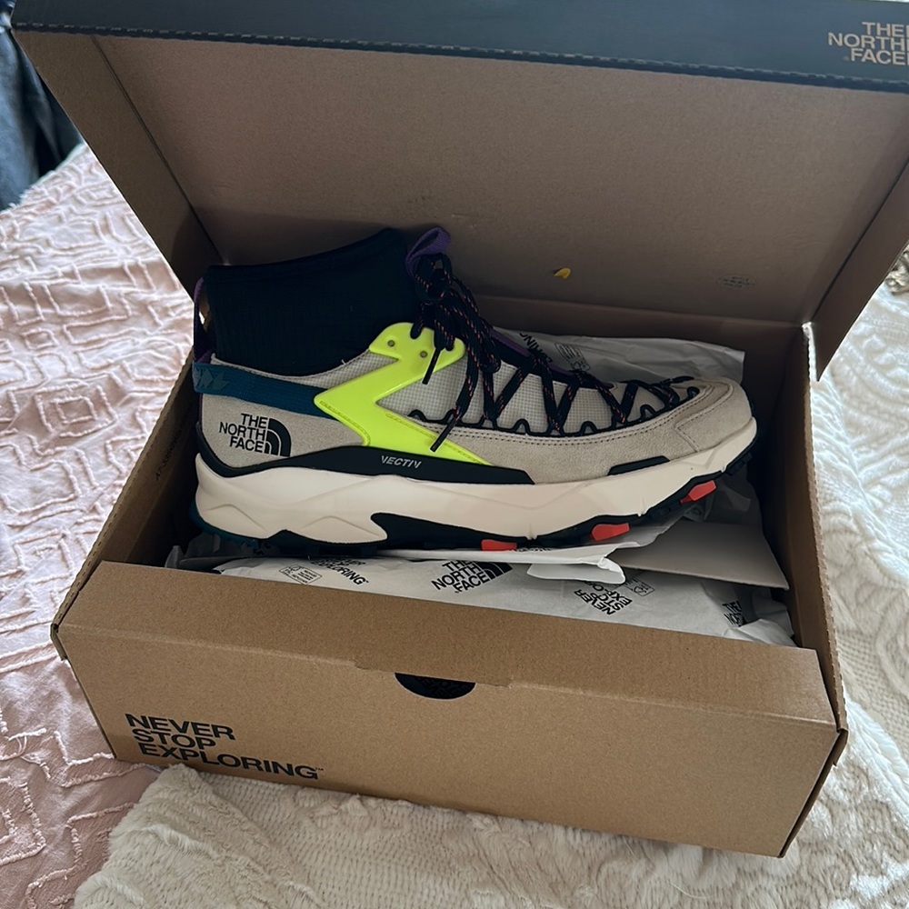 North face Vectiv Taraval Peak size 11